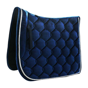 <span class=keywords><strong>Tapis</strong></span> <span class=keywords><strong>de</strong></span> <span class=keywords><strong>selle</strong></span> en velours avec logo brodé personnalisé, couverture matelassée élégante pour l'équitation anglaise, <span class=keywords><strong>tapis</strong></span> <span class=keywords><strong>de</strong></span> <span class=keywords><strong>selle</strong></span> pour cheval - Product Image 6