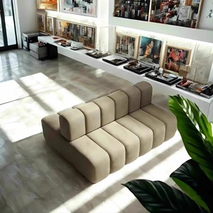 Sofá de Hotel con Respaldo de Doble Cara, Diseño Artístico en Terciopelo Resistente para Vestíbulos, Salas de Espera y Áreas de Recepción - Product Image 1