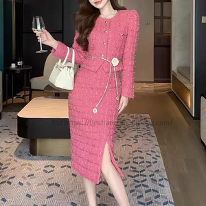 ชุดเซ็ตแฟชั่น 2 ชิ้น เสื้อโค้ทพรีเมียมและกระโปรงยาวระดับกลางสำหรับผู้หญิง คอลเลคชั่นใหม่ประจำฤดูใบไม้ร่วง/ฤดูหนาว - Product Image 4