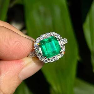 Anillo de Oro Blanco de 18K con Esmeralda Natural de Panjshir de 3.15ct Verde Intenso con Doble Halo y Detalles de Diamantes Sudafricanos para Mujer - Product Image 3