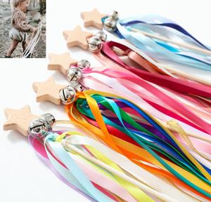 Baguette de fée avec rubans ornés d'étoiles de cloche Baguettes magiques en bois Rainbow Streamer <span class=keywords><strong>Baton</strong></span> Stick Twirling Holiday Party Favors - Product Image 2