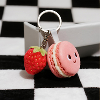 Porte-clés en peluche personnalisé, mignon, en forme de macarons fraises de dessin animé, pour sac à dos