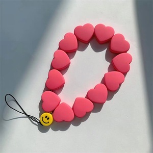 2026 Cordon anti-perte réglable pour téléphone portable en résine avec perles en forme <span class=keywords><strong>de</strong></span> cœur, breloque chaîne <span class=keywords><strong>de</strong></span> téléphone portable pour femme, bracelet <span class=keywords><strong>de</strong></span> poignet pour téléphone - Product Image 4