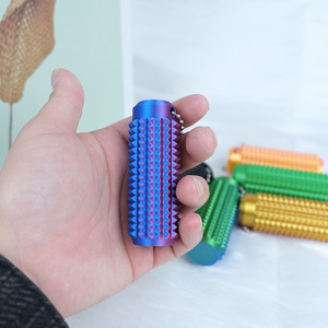 Massaggiatore palmare Grippie Mini 2.76in/7cm con impugnatura a punte per alleviare lo stress, portachiavi per terapia manuale - Product Image 2
