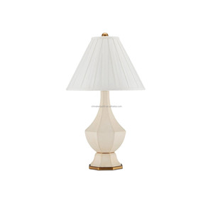 Lámpara de Mesa Moderna Mini con Base de Mármol Beige y Pantalla de Lino |   Iluminación Neutral Elegante para el Vestíbulo de Hoteles y Espacios de Vida de Primera Calidad - Product Image 2