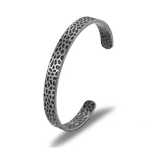 Brazalete de Acero Inoxidable con Acabado Hummer, Diseño Nuevo 2024, Venta al Por Mayor, Personalizado - Product Image 4