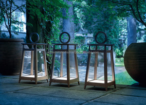 Soporte de vela de linterna de madera vintage con instalación colgante, ideal para decoración e iluminación de jardín interior y exterior - Product Image 2