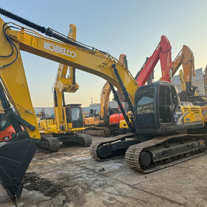 Excavadora Kobelco SK200 Usada de Buena Calidad, Buena Vida Útil de la Oruga, Bien Mantenida, Entrega Inmediata Disponible - Product Image 1