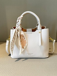 กระเป๋าถือทรงถัง PU สำหรับผู้หญิง FASHIONABROS พร้อมโบว์ตกแต่ง สายสะพายถอดได้ ดีไซน์หรูหรา ใช้ได้ทุกวัน กระเป๋าสะพายข้าง - Product Image 5