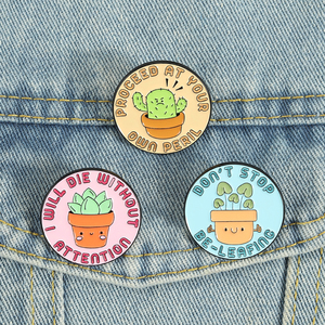 Épingles en émail 'Procédez à votre propre risque' - Broches amusantes en forme <span class=keywords><strong>de</strong></span> plantes succulentes et <span class=keywords><strong>de</strong></span> cactus en pot, badges <span class=keywords><strong>de</strong></span> revers, bijoux en gros - Product Image 1