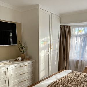 Meubles de chambre à coucher en bois massif, armoire intégrée et unité murale TV, système d'armoire, grand rangement pour appartement, armoire - Product Image 5