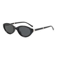 Kacamata Hitam Bingkai Kecil Mata Kucing Wanita Kacamata Hitam UV400 Oval Sempit Antik Retro Kacamata Hitam Fashion Jalanan Gadis Populer