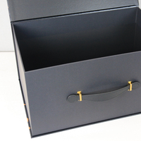 Boîte cadeau en carton noir à couvercle magnétique de luxe personnalisé avec gaufrage Emballage rigide haut de gamme pour la stratification mate de farine de valise