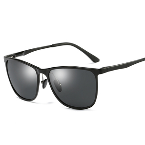 Gafas de Sol con Protección UV400, Polarizadas, Clásicas, Modernas, para Hombre y Mujer, Diseño Italiano - Product Image 6