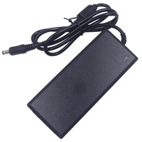 Grande quantité d'adaptateur d'alimentation 24V 3A 72W en stock avec une prise triangulaire à trois broches.