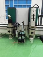 Machine de découpe CNC automatique pour tissus en polyester et coton (jeans), avec fonction de flocage et de flexion, et couteau rond