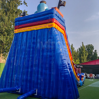 Toboggan aquatique gonflable géant personnalisé en forme de bateau pirate et de requin, parcours d'obstacles gonflable long sur le thème de l'aventure pour la location événementielle