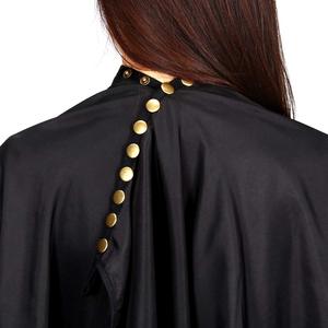 En gros, Capes de coiffure et de maquillage imperméables noires pour barbiers et salons de coiffure, avec logo personnalisé - Product Image 3
