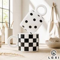 Mug à café moderne en porcelaine noire et blanche LEXI Nordic, motif géométrique en damier, grande poignée, logo personnalisé, café, thé, lait, eau