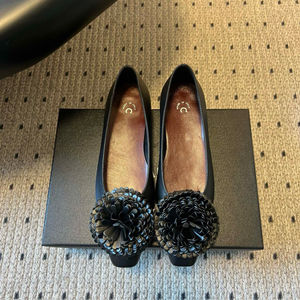 2026 Ballerines plates à fleurs 3D, Ballerines à talon bas, Ballerines plates grandes tailles, Ballerines plates en peau de mouton, Chaussures de créateur haut de gamme, Chaussures pour fêtes et mariages - Product Image 1