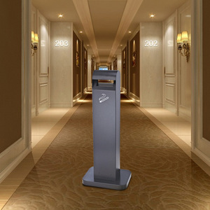 Colonne à mégots de cigarettes en acier inoxydable pour hall d'hôtel ; espace fumeurs intérieur avec cendriers ; poubelle extérieure - Product Image 1