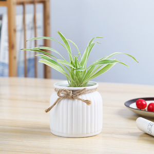 Vase en céramique au design créatif avec surface naturelle pour la décoration de la maison, centre de table, arrangement - Product Image 4