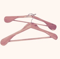 Cintre en bois de cèdre aromatique naturel personnalisé pour vêtements cintre hijab épaule large