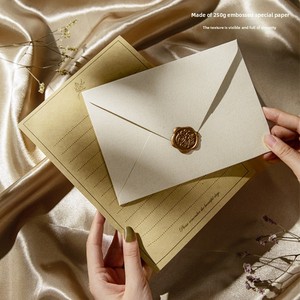Elegante Busta Vintage in Lino Stampato, Piccola e Raffinata, con Sigillo in Ceralacca, Biglietto d'Auguri in Carta Goffrata per Compleanno o Souvenir - Product Image 4