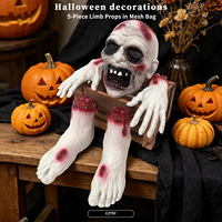 Ensemble de décorations effrayantes pour Halloween : membres coupés, têtes, mains et pieds artificiels sanglants, accessoires de farces dans un sac en filet pour la mise en scène de maisons hantées et de fêtes.