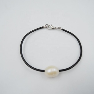 <span class=keywords><strong>Bracciale</strong></span> di <span class=keywords><strong>perle</strong></span> d'acqua dolce 100% natura con cordino in vera pelle. 9-10mm forma di perla ovale, metallo in acciaio inossidabile di alta qualità - Product Image 2