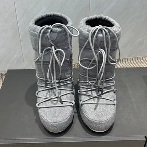 Bottes de neige hautes et chaudes de marque de créateur originale de qualité supérieure pour hommes et femmes, style élégant et classique - Product Image 1