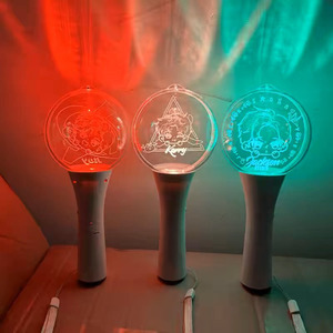 Tùy chỉnh Acrylic Kpop cổ vũ LED Light <span class=keywords><strong>Stick</strong></span> cho người hâm mộ Câu lạc bộ <span class=keywords><strong>Glow</strong></span> Sticks cho buổi hòa nhạc bên <span class=keywords><strong>Fan</strong></span> Sử dụng LED nhấp nháy Acrylic <span class=keywords><strong>Stick</strong></span> - Product Image 2