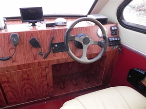 เรือตกปลาไฟเบอร์กลาส Greatrides 600 แบบมีหลังคาคลุมเต็มลำ รุ่นหรูหรา สำหรับลาดตระเวนทางทะเล ความเร็วสูง พร้อมตัวถัง FRP 8 ที่นั่ง ความเร็ว 50 กม./ชม. - Product Image 4