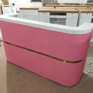 उच्च गुणवत्ता वाले कस्टम लोगो रिसेप्शन डेस्क टिकाऊ काउंटर गर्म गुलाबी सौंदर्य सैलून उपयोग के लिए