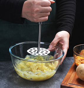 Verdikte 304 Roestvrijstalen Houten Handvat Aardappelstamper Maischgereedschap Baby Hulpvoedsel Stamper Handleiding Gemakkelijk Schoon Te Maken - Product Image 5