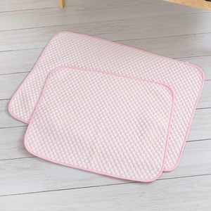 Alfombrilla transpirable de seda helada para mascotas para el verano para perros y gatos: almohadilla fría multiusos para sofá, suelo y asiento de coche - Product Image 5