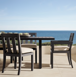 Ensemble de salle à manger d'extérieur moderne en aluminium noir avec coussins imperméables, table et chaises de patio contemporaines, durables et résistantes aux intempéries - Product Image 6