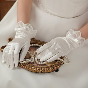 HZS-24014 nouveau court Satin dentelle <span class=keywords><strong>mariée</strong></span> <span class=keywords><strong>ivoire</strong></span> <span class=keywords><strong>gants</strong></span> accessoires <span class=keywords><strong>de</strong></span> mariage arc fête <span class=keywords><strong>gants</strong></span> - Product Image 1