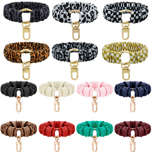 Lanière de téléphone portable en soie froissée pour femme, anti-perte, porte-clés, pendentif, bracelet court, alliage écologique, universel, bandeau de voiture - Product Image 1