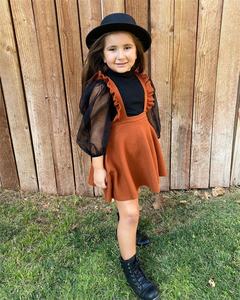 Ensembles de Vêtements pour Filles en Gros : Nouveauté Bébé, Chemise Noire en Gaze à Manches Bouffantes et Jupe Plissée à Bretelles - Product Image 3