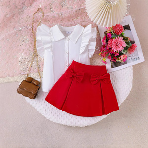 Nuovi <span class=keywords><strong>vestiti</strong></span> <span class=keywords><strong>estivi</strong></span> europei e americani per bambini con maniche arruffate per bambini camicia bianca + gonna a fiocco rosso Set di abbigliamento per ragazze 2 pezzi - Product Image 2