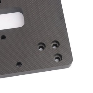 Placa de fibra de carbono personalizada mecanizada por CNC de alta resistencia para aplicaciones de precisión - Product Image 1