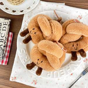 พวงกุญแจตุ๊กตาขนนุ่มรูปขนมไข่ทาร์ต ซีรีส์น้ำชายามบ่ายสุดน่ารัก ดีไซน์ขนมปังอร่อย ใช้ตกแต่งกระเป๋าเป้ ของขวัญสุดน่ารัก - Product Image 4