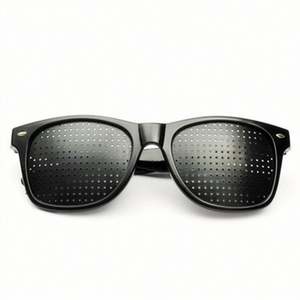 Gafas de Sol con Orificios Pinhole Negras con Logotipo Personalizado, Mejoran la Vista, Cuidado de la Visión, Gafas Pinhole Anti-miopía - Product Image 6