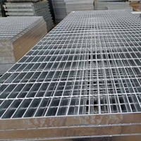 Plaques de marche antidérapantes durables en acier inoxydable, grilles de passerelle, grilles de voie d'accès, grilles en acier galvanisé pour revêtements de sol et passerelles