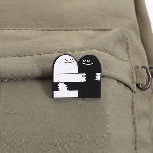 幽灵拥抱珐琅别针可爱白色布胸针万圣节翻领徽章珠宝礼物给朋友和孩子 - Product Image 3