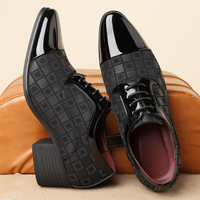Scarpe Eleganti da Uomo in PU con Punta Affusolata, Slip-on Traspiranti con Suola in Gomma Resistente all'Usura, Casual per Uso Quotidiano, Taglie 39-48, Nero, Blu, Rosso e Marrone