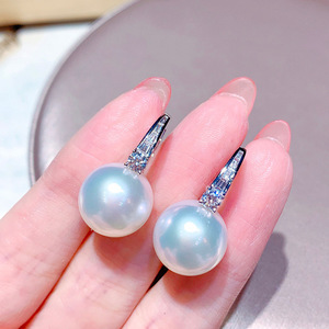 Orecchino a polsino semplice e alla moda da donna, accessorio minimalista per l'uso quotidiano, gioiello per outfit di tutti i giorni - Product Image 3
