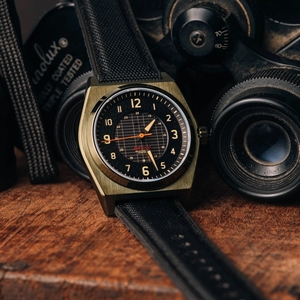 STR-F04Q Montre pour jeunes, style décontracté, mouvement solaire, acier inoxydable, montre lumineuse - Product Image 6