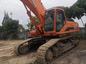 Excavadora Doosan Giant 500LCV de 80 Toneladas con Cucharón de Excavación, Equipo Pesado Usado - Product Image 2